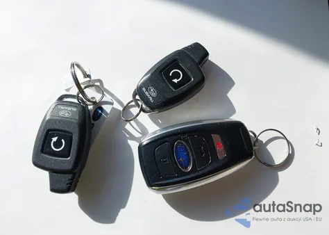 2016 Subaru Outback 3.6R Limited z USA, uszkodzony, nr VIN 4S4BSENC1G3304218